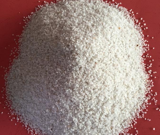 石英砂在玻璃制造中的核心作用：从砂粒到透明材质的蜕变